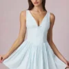 Vestito corto svasato con fiocco Marissa a righe blu polvere Vestito corto svasato con fiocco Marissa a righe blu polvere