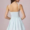 Vestito corto svasato con fiocco Marissa a righe blu polvere Vestito corto svasato con fiocco Marissa a righe blu polvere