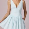 Vestito corto svasato con fiocco Marissa a righe blu polvere Vestito corto svasato con fiocco Marissa a righe blu polvere