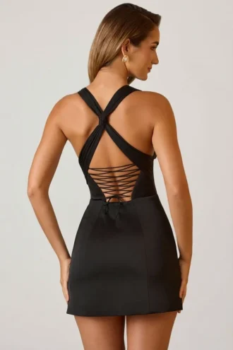 Vestito corto svasato con scollo all’americana e lacci Carlotta in nero Vestito corto svasato con scollo all’americana e lacci Carlotta in nero
