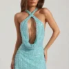 Vestito corto Sylune con collo a cappuccio decorato e schiena scoperta in blu acquamarina Vestito corto Sylune con collo a cappuccio decorato e schiena scoperta in blu acquamarina