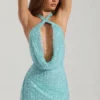 Vestito corto Sylune con collo a cappuccio decorato e schiena scoperta in blu acquamarina Vestito corto Sylune con collo a cappuccio decorato e schiena scoperta in blu acquamarina