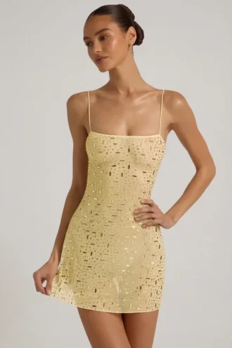 Vestito corto trasparente con decorazioni e scollo quadrato Averie in giallo Vestito corto trasparente con decorazioni e scollo quadrato Averie in giallo