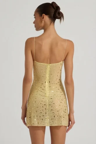 Vestito corto trasparente con decorazioni e scollo quadrato Averie in giallo Vestito corto trasparente con decorazioni e scollo quadrato Averie in giallo