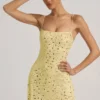 Vestito corto trasparente con decorazioni e scollo quadrato Averie in giallo Vestito corto trasparente con decorazioni e scollo quadrato Averie in giallo