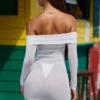 Vestito corto trasparente con spalle scoperte Nemba in bianco Vestito corto trasparente con spalle scoperte Nemba in bianco