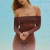 Vestito corto trasparente con spalle scoperte Nemba in marrone cioccolato