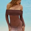 Vestito corto trasparente con spalle scoperte Nemba in marrone cioccolato