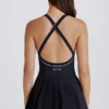 Vestito da tennis plissettato con incrocio sulla schiena Soft Active in nero Vestito da tennis plissettato con incrocio sulla schiena Soft Active in nero