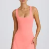 Vestito da tennis Soft Active con schiena scoperta in color corallo Vestito da tennis Soft Active con schiena scoperta in color corallo