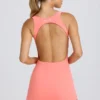 Vestito da tennis Soft Active con schiena scoperta in color corallo Vestito da tennis Soft Active con schiena scoperta in color corallo