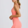 Vestito da tennis Soft Active con schiena scoperta in color corallo Vestito da tennis Soft Active con schiena scoperta in color corallo