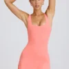 Vestito da tennis Soft Active con schiena scoperta in color corallo Vestito da tennis Soft Active con schiena scoperta in color corallo