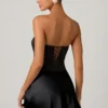 Vestito drappeggiato senza spalline con decorazioni Eden in nero Vestito drappeggiato senza spalline con decorazioni Eden in nero