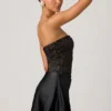 Vestito drappeggiato senza spalline con decorazioni Eden in nero Vestito drappeggiato senza spalline con decorazioni Eden in nero