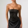 Vestito drappeggiato senza spalline con decorazioni Eden in nero Vestito drappeggiato senza spalline con decorazioni Eden in nero