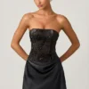 Vestito drappeggiato senza spalline con decorazioni Eden in nero Vestito drappeggiato senza spalline con decorazioni Eden in nero