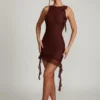 Vestito Iolanda senza schienale con dettagli a balze in marrone Vestito Iolanda senza schienale con dettagli a balze in marrone