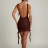 Vestito Iolanda senza schienale con dettagli a balze in marrone Vestito Iolanda senza schienale con dettagli a balze in marrone