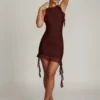 Vestito Iolanda senza schienale con dettagli a balze in marrone Vestito Iolanda senza schienale con dettagli a balze in marrone