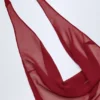 Vestito Iona con collo a cappuccio e schiena scoperta in Dark Cherry Vestito Iona con collo a cappuccio e schiena scoperta in Dark Cherry