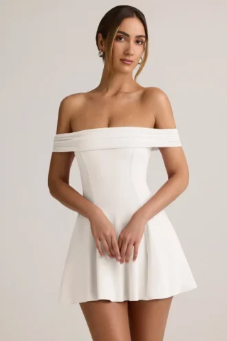 Vestito Jaida in modal con spalle scoperte e linea ad A, bianco