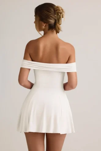 Vestito Jaida in modal con spalle scoperte e linea ad A, bianco