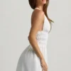 Vestito Kaelis con scollo profondo e incrocio sulla schiena, bianco Vestito Kaelis con scollo profondo e incrocio sulla schiena, bianco