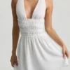 Vestito Kaelis con scollo profondo e incrocio sulla schiena, bianco Vestito Kaelis con scollo profondo e incrocio sulla schiena, bianco