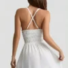 Vestito Kaelis con scollo profondo e incrocio sulla schiena, bianco Vestito Kaelis con scollo profondo e incrocio sulla schiena, bianco