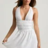 Vestito Kaelis con scollo profondo e incrocio sulla schiena, bianco Vestito Kaelis con scollo profondo e incrocio sulla schiena, bianco