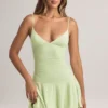 Vestito Kelbie in modal con ruches e linea ad A in verde salvia Vestito Kelbie in modal con ruches e linea ad A in verde salvia