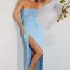 Vestito lungo a fascia con collo a cappuccio decorato La Rochette in azzurro Vestito lungo a fascia con collo a cappuccio decorato La Rochette in azzurro