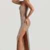 Vestito lungo a fascia con cut-out decorati Alamea in color miele Vestito lungo a fascia con cut-out decorati Alamea in color miele