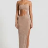 Vestito lungo a fascia con cut-out decorati Alamea in color miele Vestito lungo a fascia con cut-out decorati Alamea in color miele