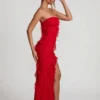 Vestito lungo a fascia con volant Nevali in rosso Vestito lungo a fascia con volant Nevali in rosso