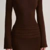 Vestito lungo a maniche lunghe con scollo a barchetta in maglia a coste Isay, color cioccolato Vestito lungo a maniche lunghe con scollo a barchetta in maglia a coste Isay, color cioccolato