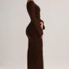 Vestito lungo a maniche lunghe con scollo a barchetta in maglia a coste Isay, color cioccolato Vestito lungo a maniche lunghe con scollo a barchetta in maglia a coste Isay, color cioccolato