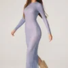 Vestito lungo a maniche lunghe Yasmin con decorazioni in blu Vestito lungo a maniche lunghe Yasmin con decorazioni in blu