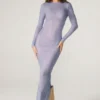 Vestito lungo a maniche lunghe Yasmin con decorazioni in blu Vestito lungo a maniche lunghe Yasmin con decorazioni in blu