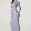 Vestito lungo a maniche lunghe Yasmin con decorazioni in blu Vestito lungo a maniche lunghe Yasmin con decorazioni in blu