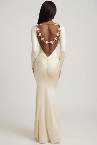 Vestito lungo arricciato con fiocco Alila in avorio