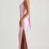 Vestito lungo asimmetrico con dettaglio a sciarpa Sheril in rosa tenue Vestito lungo asimmetrico con dettaglio a sciarpa Sheril in rosa tenue