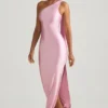 Vestito lungo asimmetrico con dettaglio a sciarpa Sheril in rosa tenue Vestito lungo asimmetrico con dettaglio a sciarpa Sheril in rosa tenue