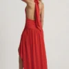 Vestito lungo asimmetrico con scollo all’americana Oliana in rosso peperoncino Vestito lungo asimmetrico con scollo all’americana Oliana in rosso peperoncino