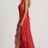 Vestito lungo asimmetrico con scollo all’americana Oliana in rosso peperoncino Vestito lungo asimmetrico con scollo all’americana Oliana in rosso peperoncino