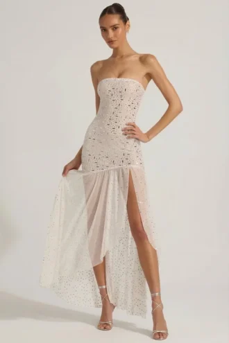 Vestito lungo asimmetrico semi-trasparente con decorazioni Kerra in bianco