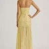 Vestito lungo asimmetrico semi-trasparente con decorazioni Kerra in giallo Vestito lungo asimmetrico semi-trasparente con decorazioni Kerra in giallo