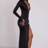 Vestito lungo con cappuccio e maniche lunghe Desdemona in nero Vestito lungo con cappuccio e maniche lunghe Desdemona in nero