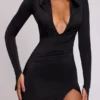 Vestito lungo con cappuccio e maniche lunghe Desdemona in nero Vestito lungo con cappuccio e maniche lunghe Desdemona in nero